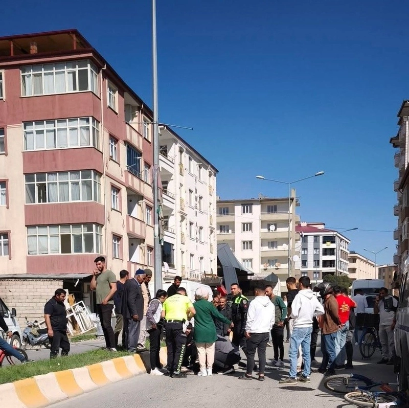 Iğdır’da otomobil motosiklete çarptı: 1 yaralı
