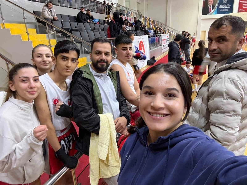 Tunceli Kick Boksta Dört Madalya Kazandı