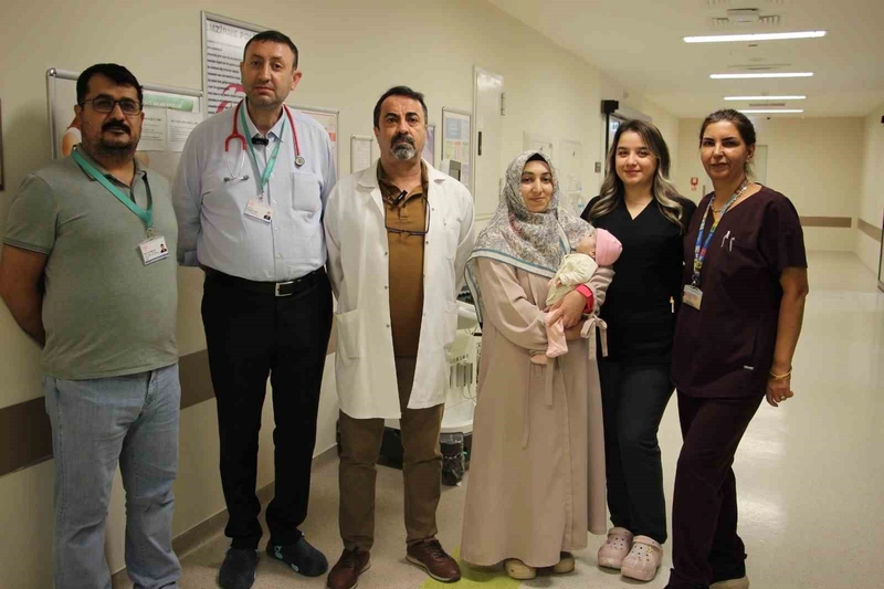 İç organları göğüs boşluğuna dolan bebek başarılı ameliyatla hayata tutundu