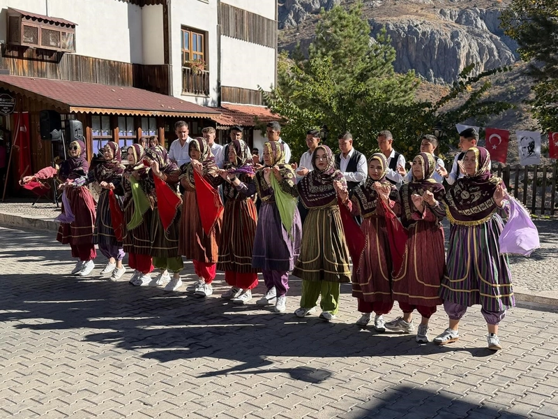 Eğin Halk Oyunları Gençlerle Yeniden Hayat Buluyor