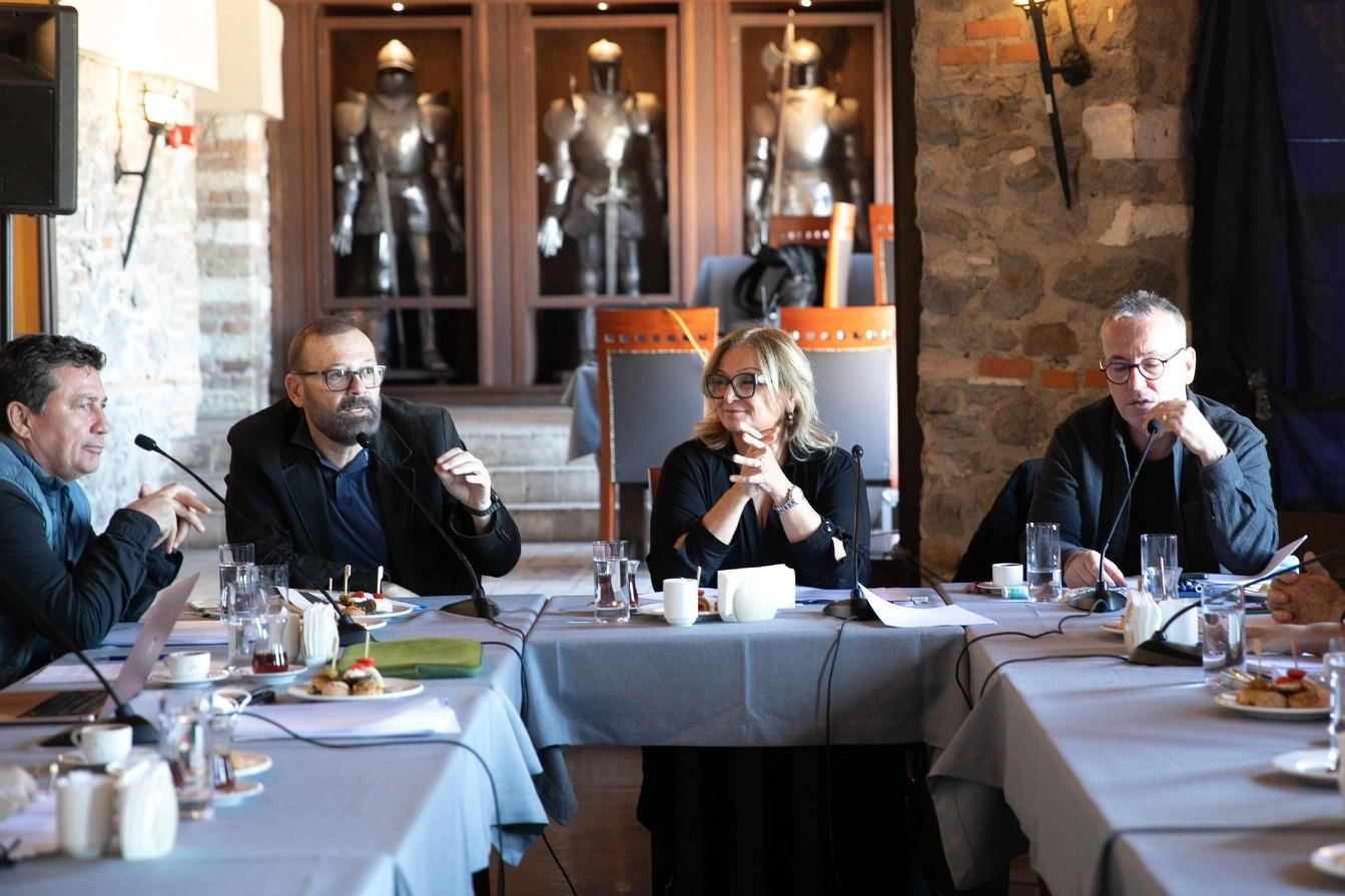 İzmir Şehir Tiyatroları 2025-2026 Sezonunu Planladı