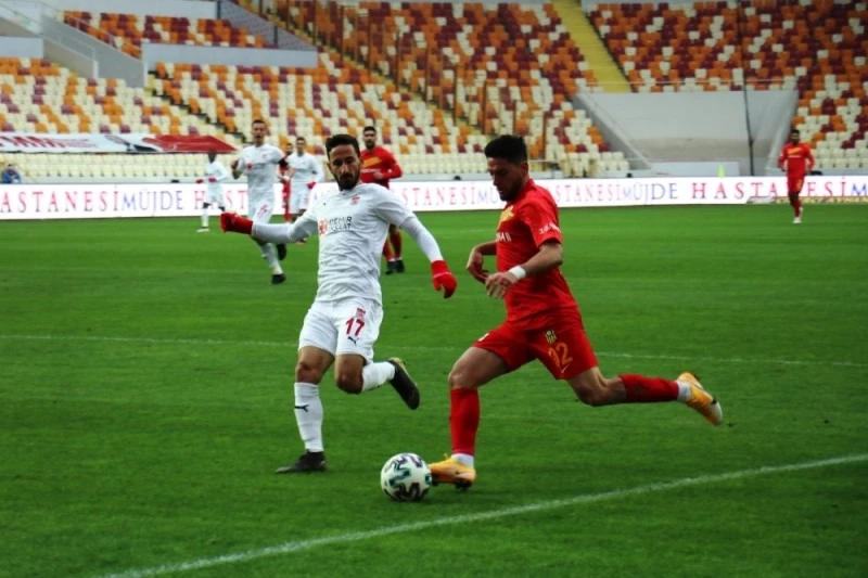 Süper Lig: Yeni Malatyaspor: 1 - DG Sivasspor: 2 (İlk yarı)