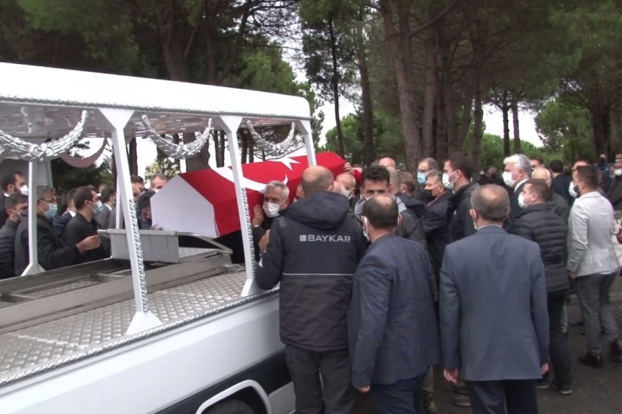 Baykar Yönetim Kurulu Başkanı Özdemir Bayraktar, aile kabristanında defnedildi