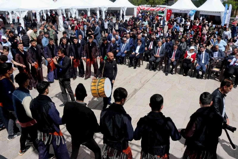 ‘1. Bitlis Kitap Fuarı’ kapılarını okuyuculara açtı