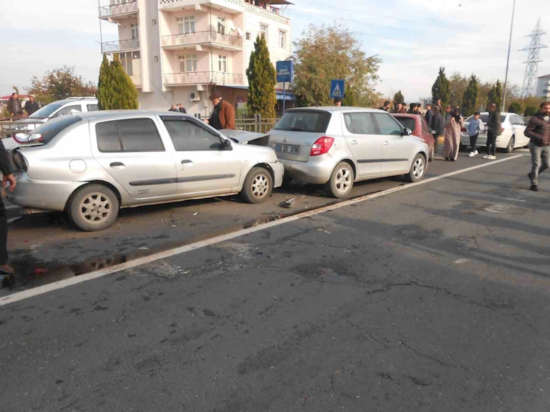 Elazığ’da zincirleme kaza: 5 araç hasar aldı