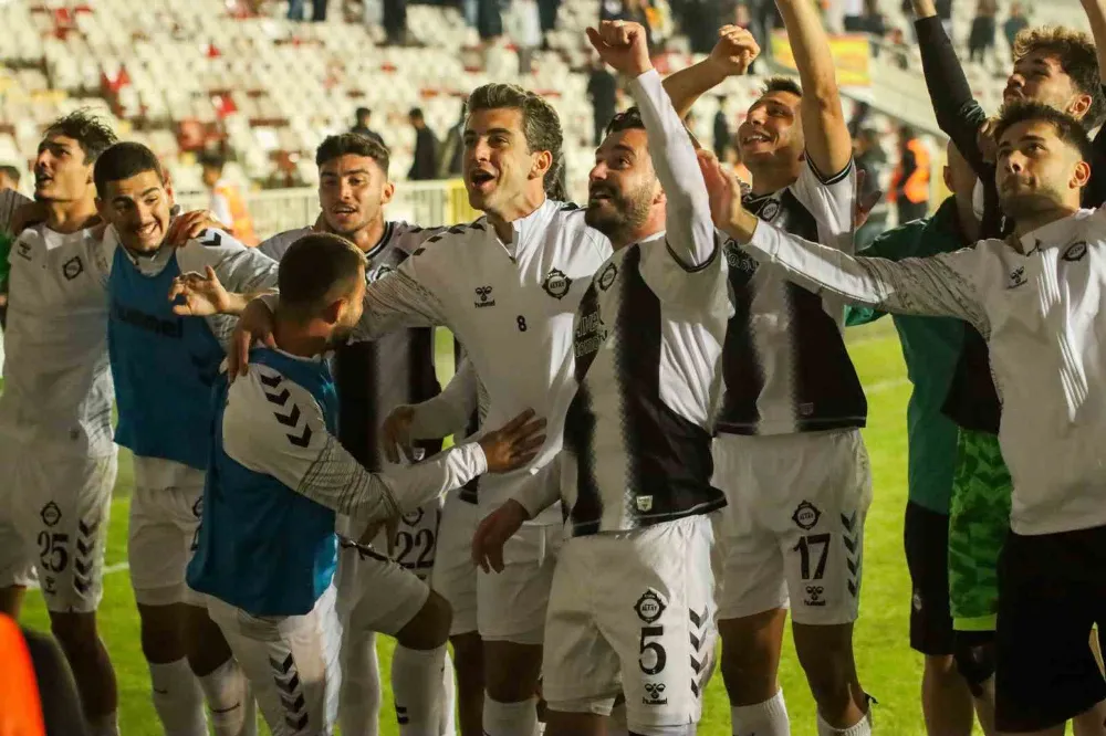 Altay, düşme hattından kurtuldu