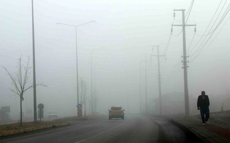Erzincan’da yoğun sis: Görüş mesafesi 30 metreye kadar düştü