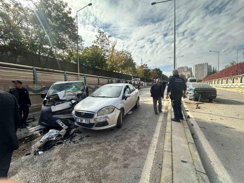 Elazığ’daki zincirleme trafik kazası: 1 ölü, 4 yaralı
