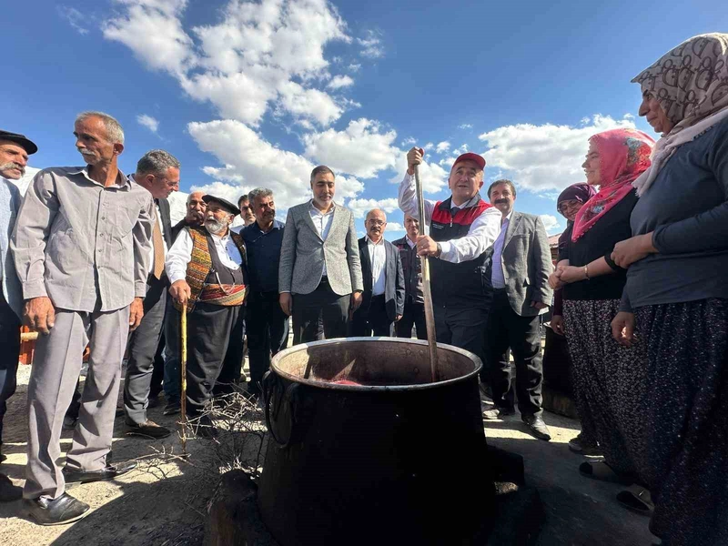 Elazığ’da Vali Hatipoğlu orcik yaptı, kadınlardan 