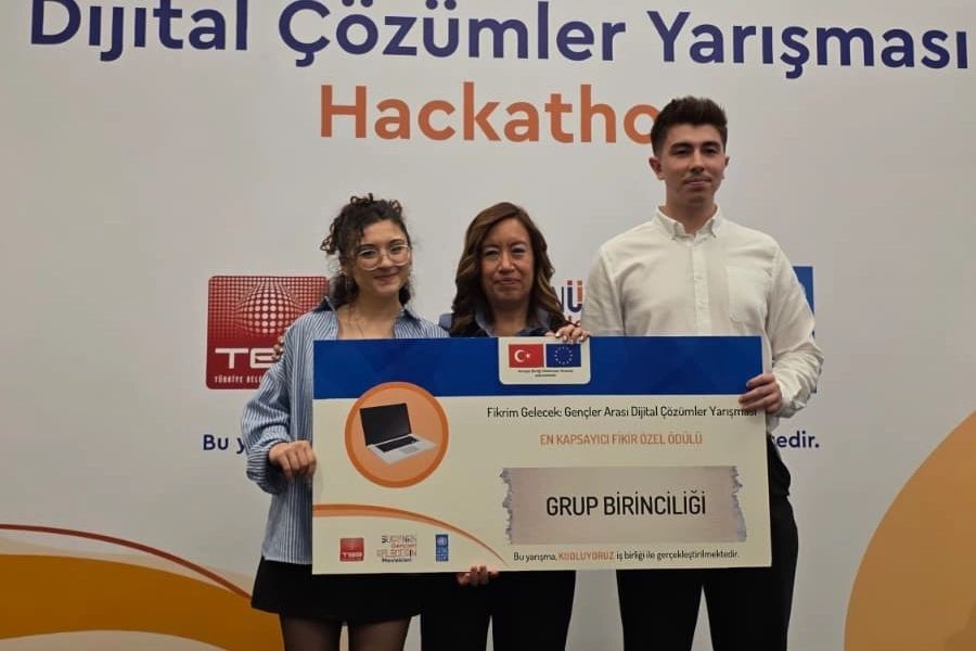 Bursalı Gençlerin Dijital Projesi Ödül Aldı