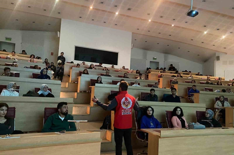 Erzurum Polisi Gençleri Güvenli Gelecek İçin Bilgilendiriyor