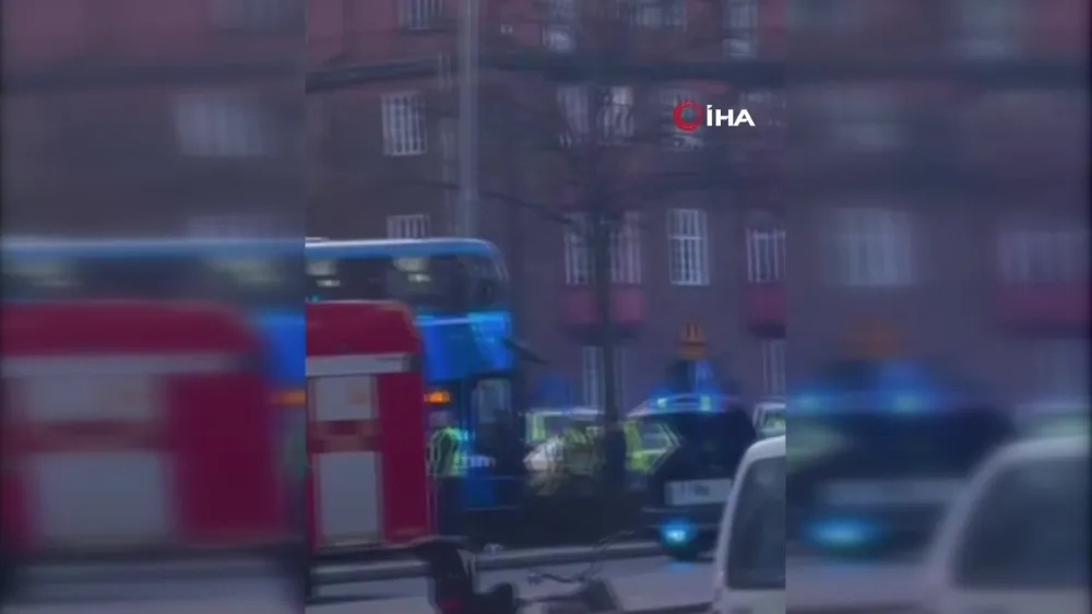 Stockholm’de çift katlı otobüs durağa daldı: En az 1 ağır yaralı