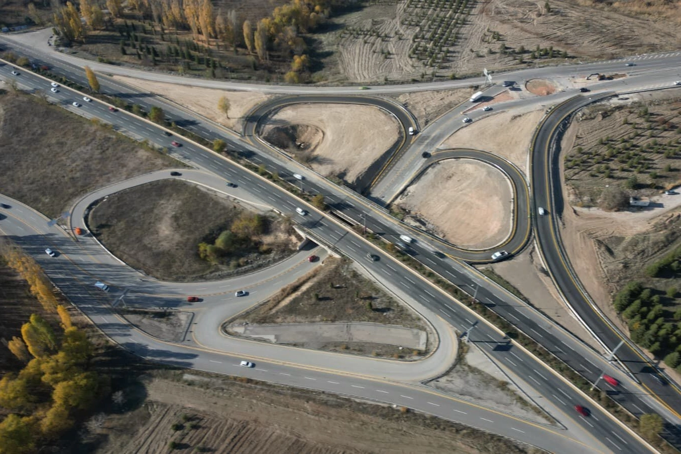 Sabancı-Ankara Bulvarı Kavşağı Yonca Tipi Düzenlemeyle Hizmette