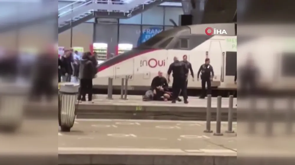Paris’te alarm: Tren garında bıçaklı saldırgan vurularak durduruldu