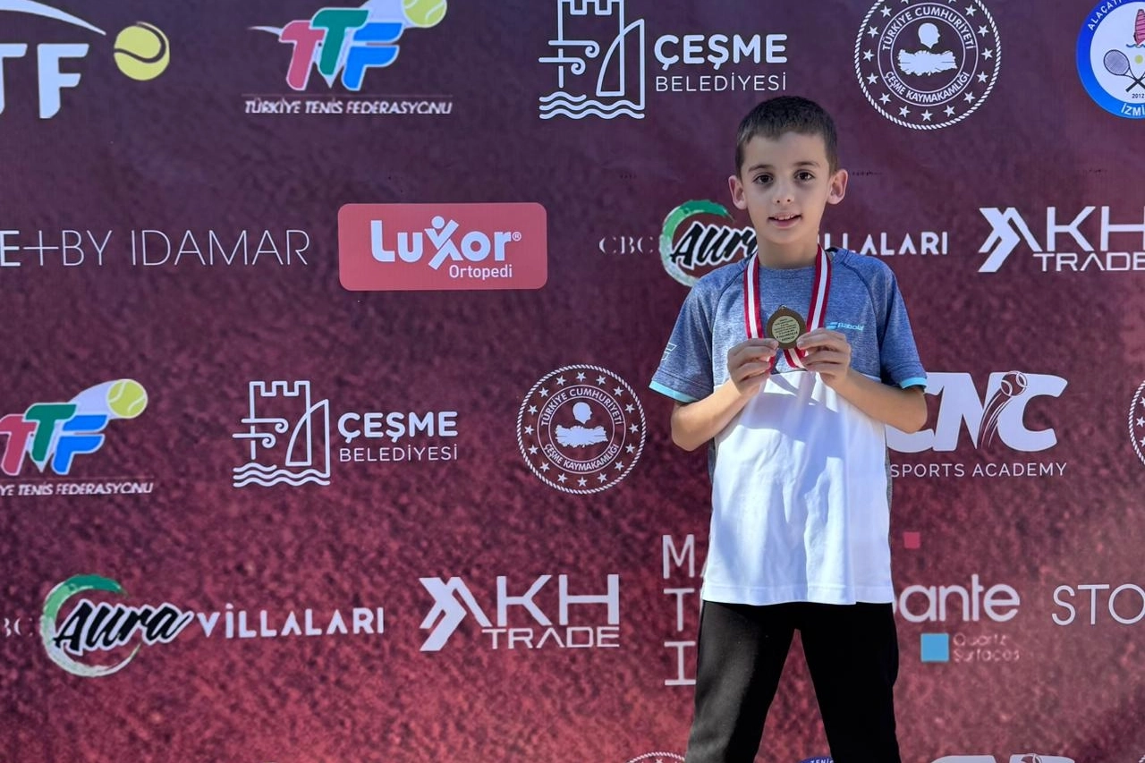 Bursa Büyükşehir Belediyesporlu Tenisçilerden İki Şampiyonluk