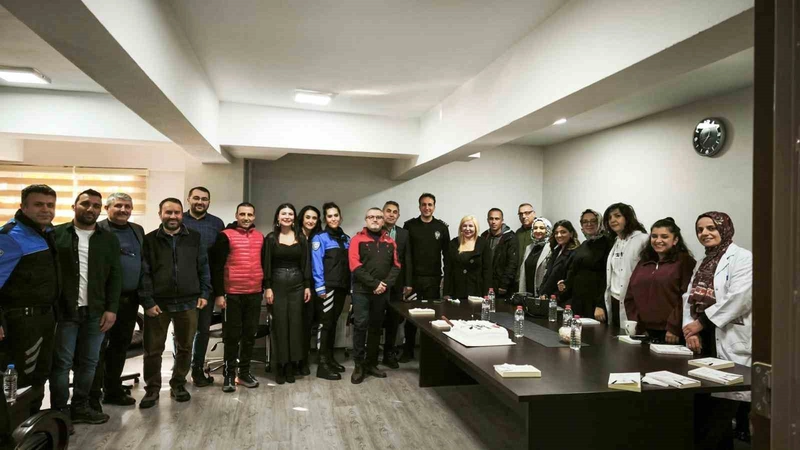 Erzincan Polisinden Öğretmenlere Öğretmenler Günü Sürprizi