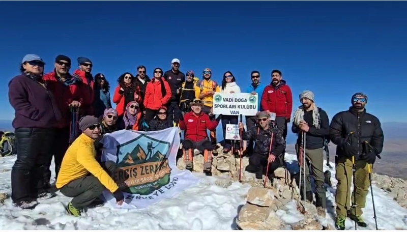 Vanlı Dağcılardan Öğretmenler Günü