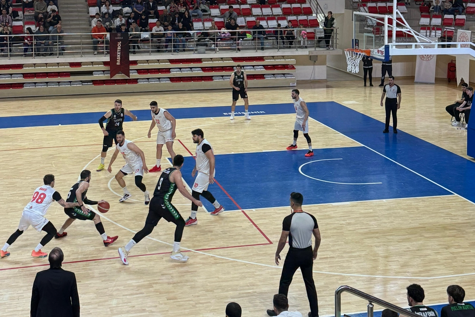 Sakarya Büyükşehir Basketbol Eskişehir deplasmanından galip ayrıldı