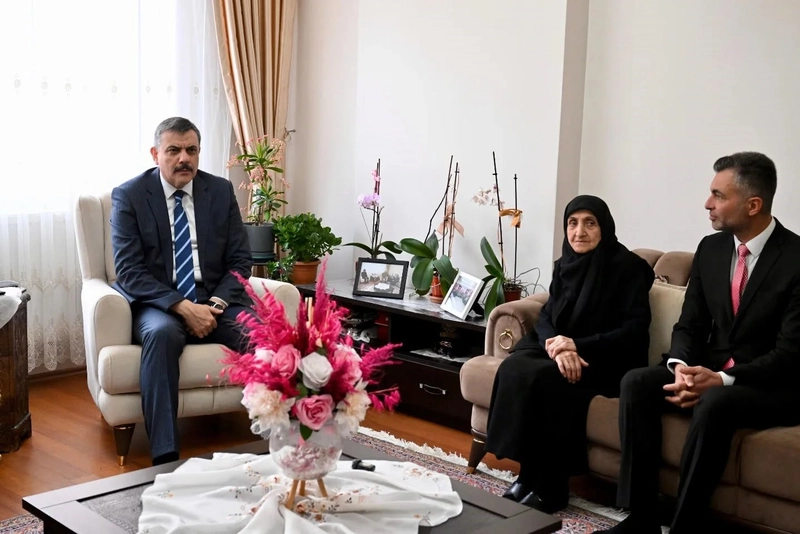 Vali Çiftçi Şehit Ailesini Ziyaret Etti