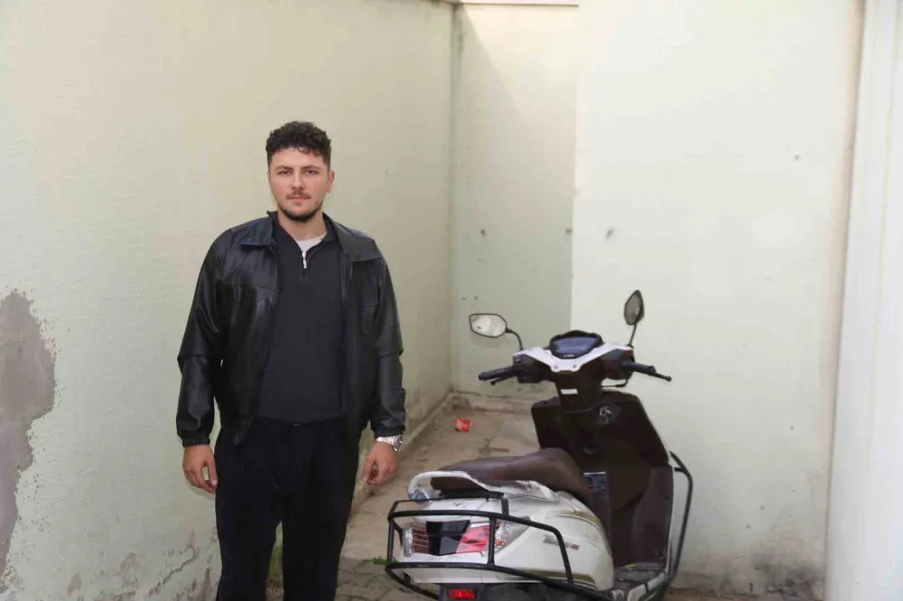   Anahtarı üzerinde bırakılan motosikletin çalınma anı kamerada