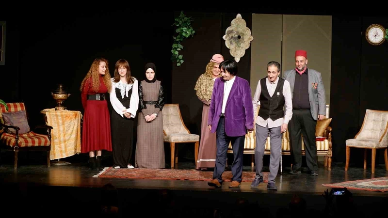 Kılıbık Hayrullah Tiyatro Oyunu Büyük İlgi Görüyor