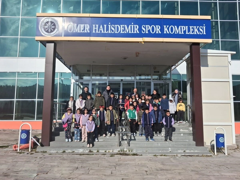 Köy Okullarındaki Öğrenciler Sinemayla Tanıştı
