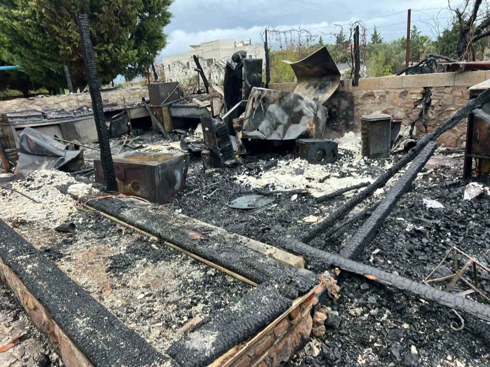 Bozcaada’da çıkan yangında otel kullanılamaz hale geldi