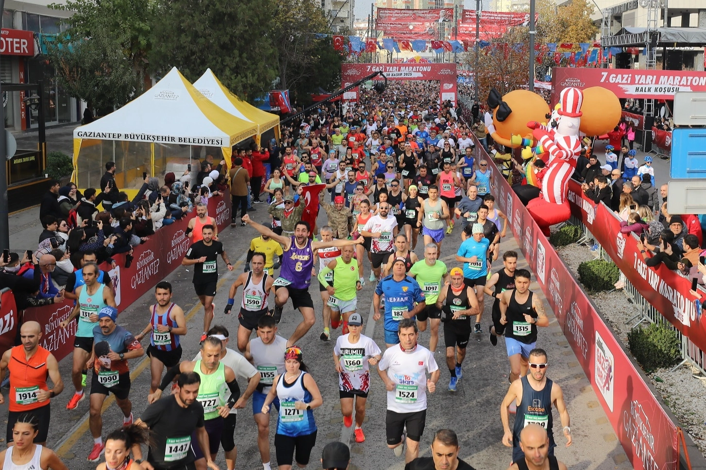 Gazi Yarı Maratonu rekor katılımla koşuldu
