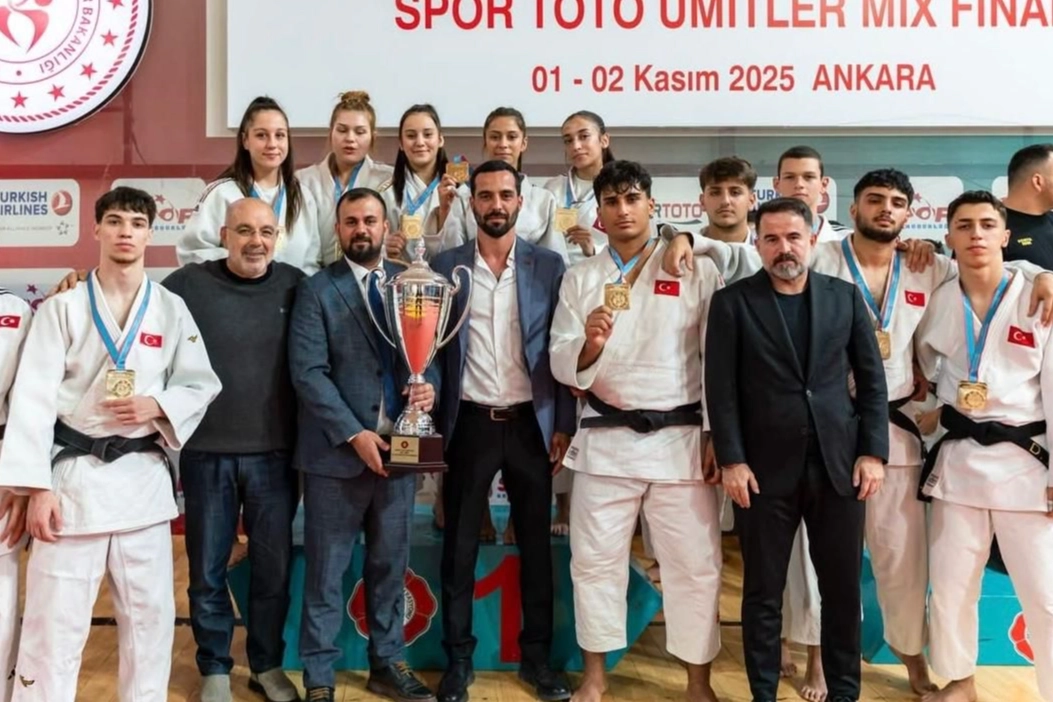 İzmir Büyükşehir Judo Takımı Namağlup Şampiyon