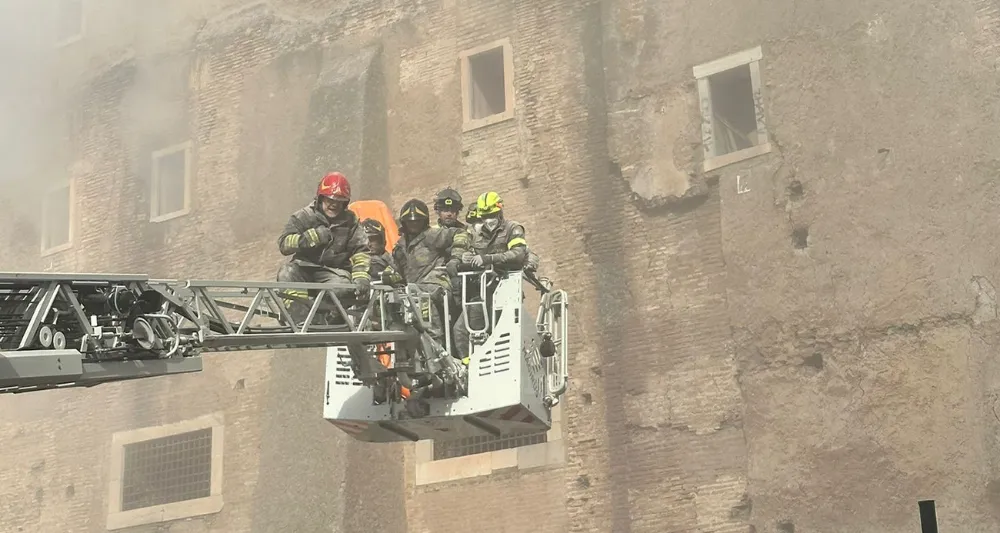 İtalya’da Orta Çağ’a ait kule çöktü: 3 yaralı