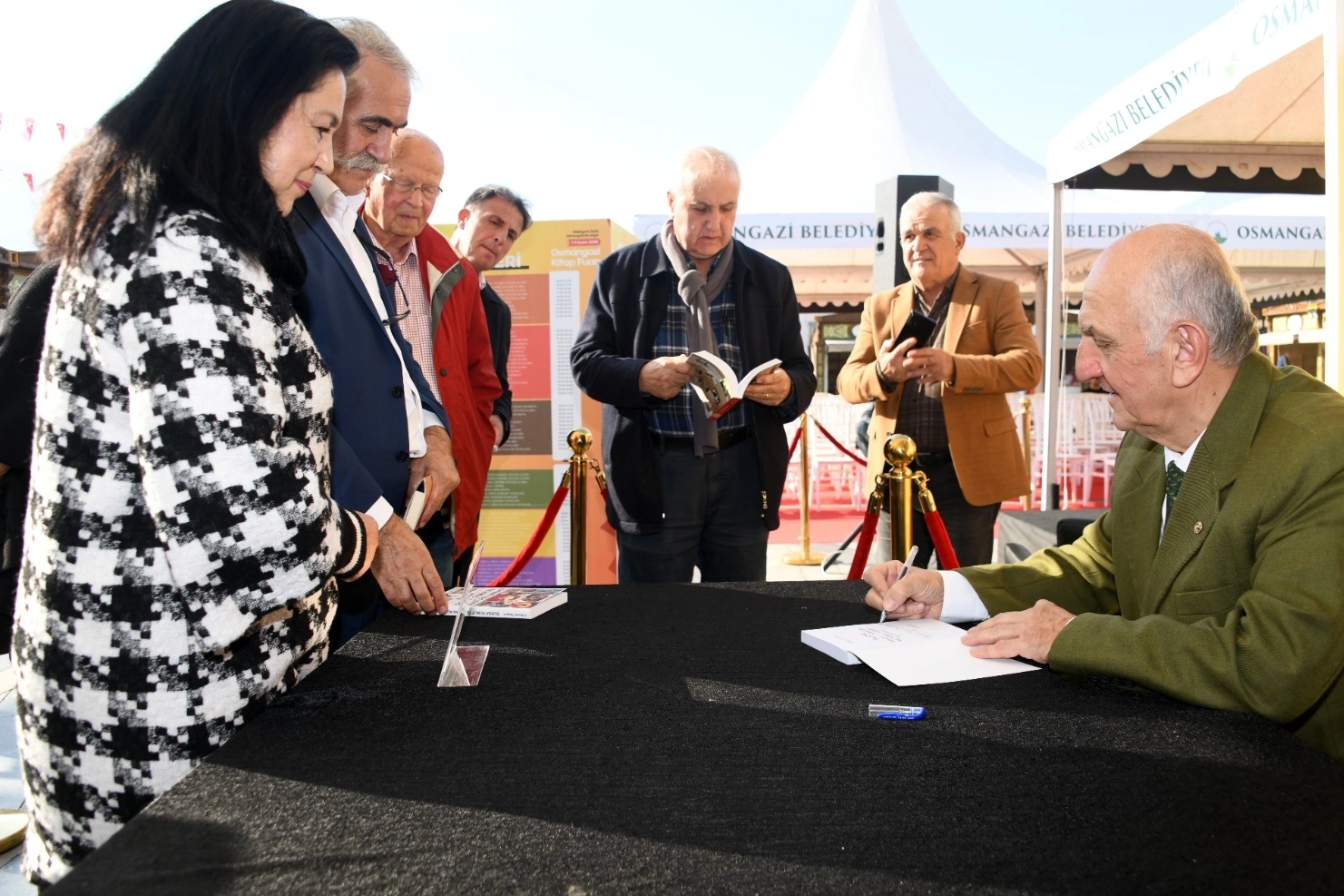 Osmangazi Kitap Fuarı Edebiyatseverleri Buluşturuyor