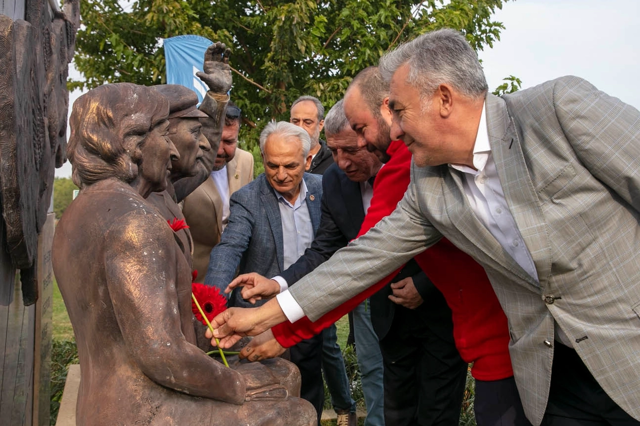 Bülent Ecevit vefatının 19. yılında İzmir Güzelbahçe