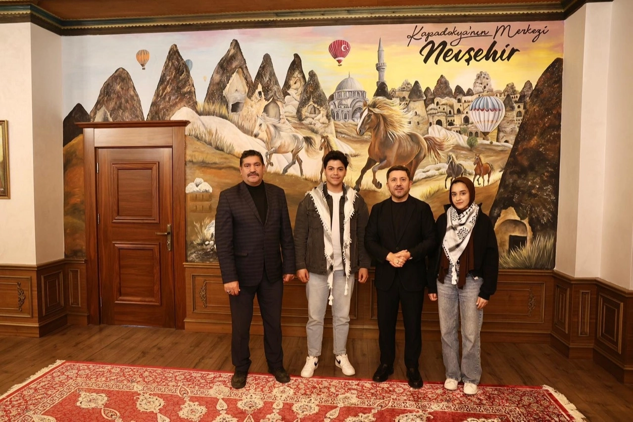 Filistinli Öğrencilerden Başkan Arı