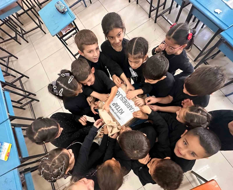 Demirkent TOKİ Öğrencilerinden Kitap Kardeşliği