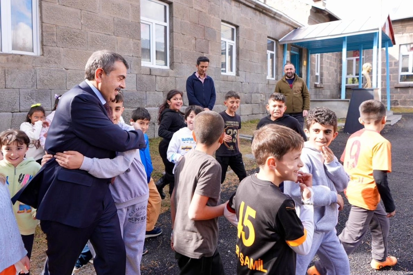 Öğrenciler Ara Tatile Çıktı, Bakan Tekin