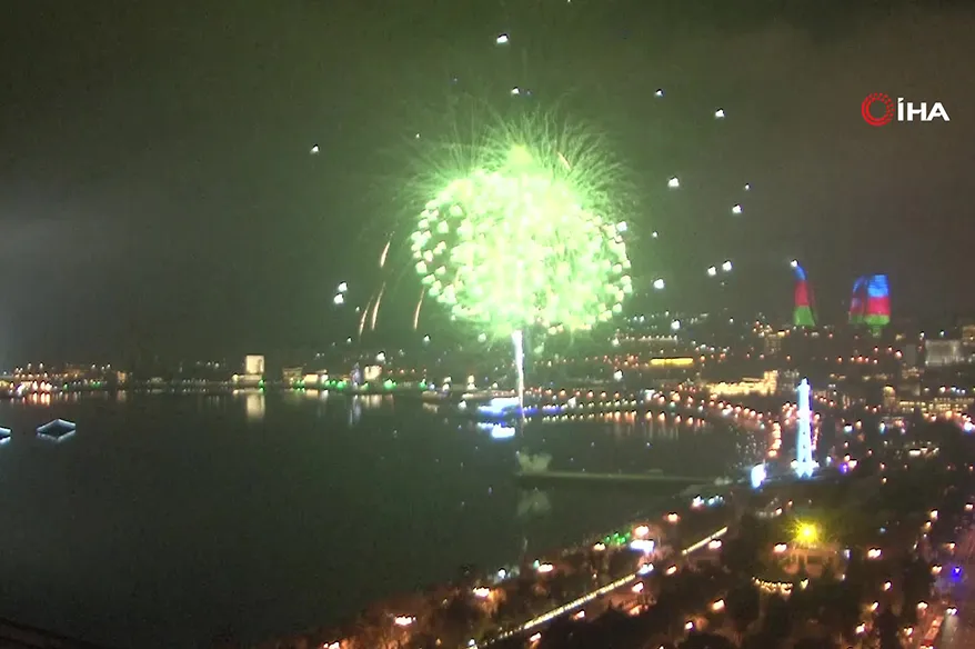 Azerbaycan’da 8 Kasım Zafer Günü havai fişek gösterileri ile kutlandı