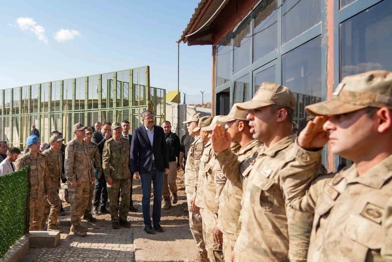2. Ordu Komutanı Topaloğlu Sınır Üslerini Ziyaret Etti