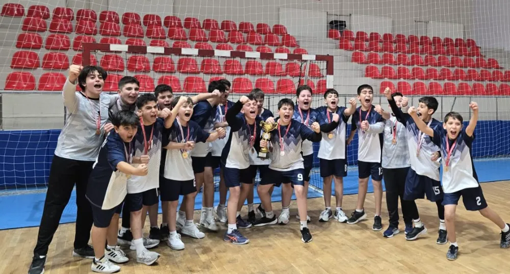 Talas 75. Yıl Mühibe Germirli Ortaokulu’ndan çifte şampiyonluk