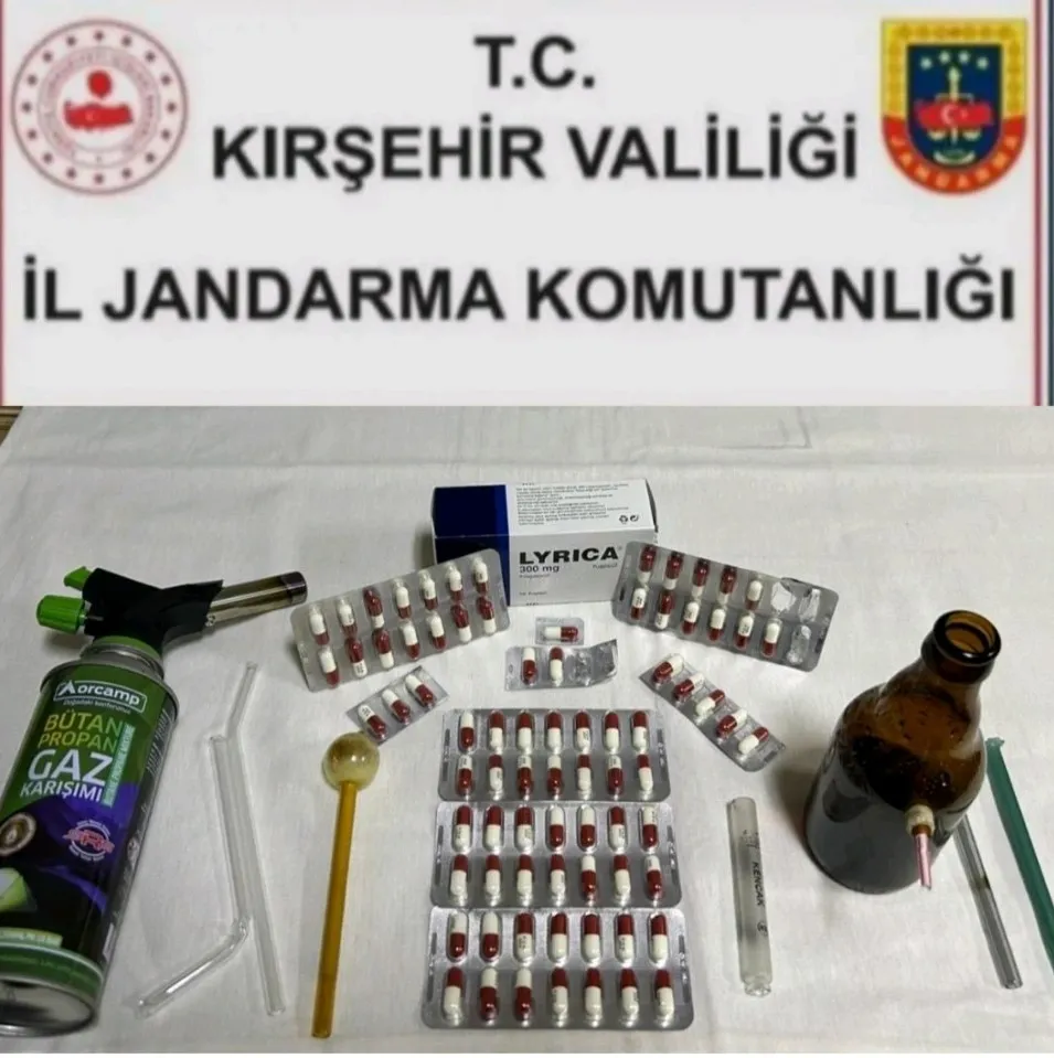Kırşehir’de jandarma yol kontrolünde uyuşturucu hap ele geçirdi