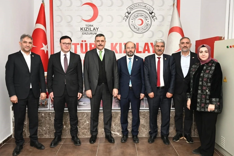 Vali Mustafa Çiftçi, Türk Kızılay Erzurum Şubesini Ziyaret Etti