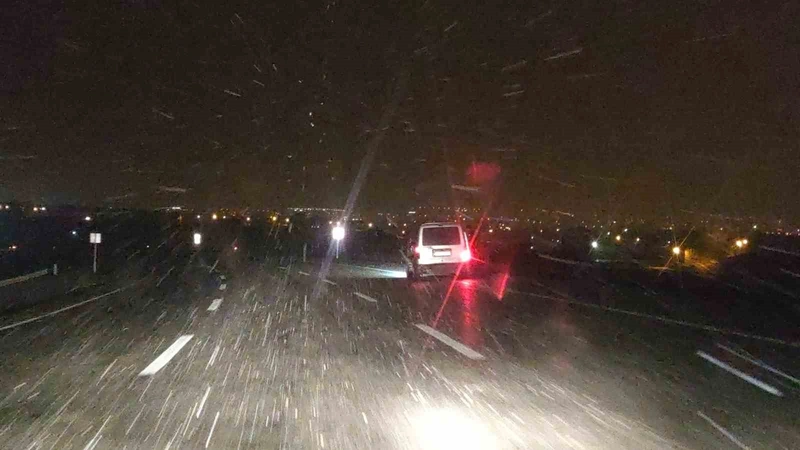 Karabet Geçidi Yoğun Kar ve Tipi Nedeniyle Trafiğe Kapatıldı