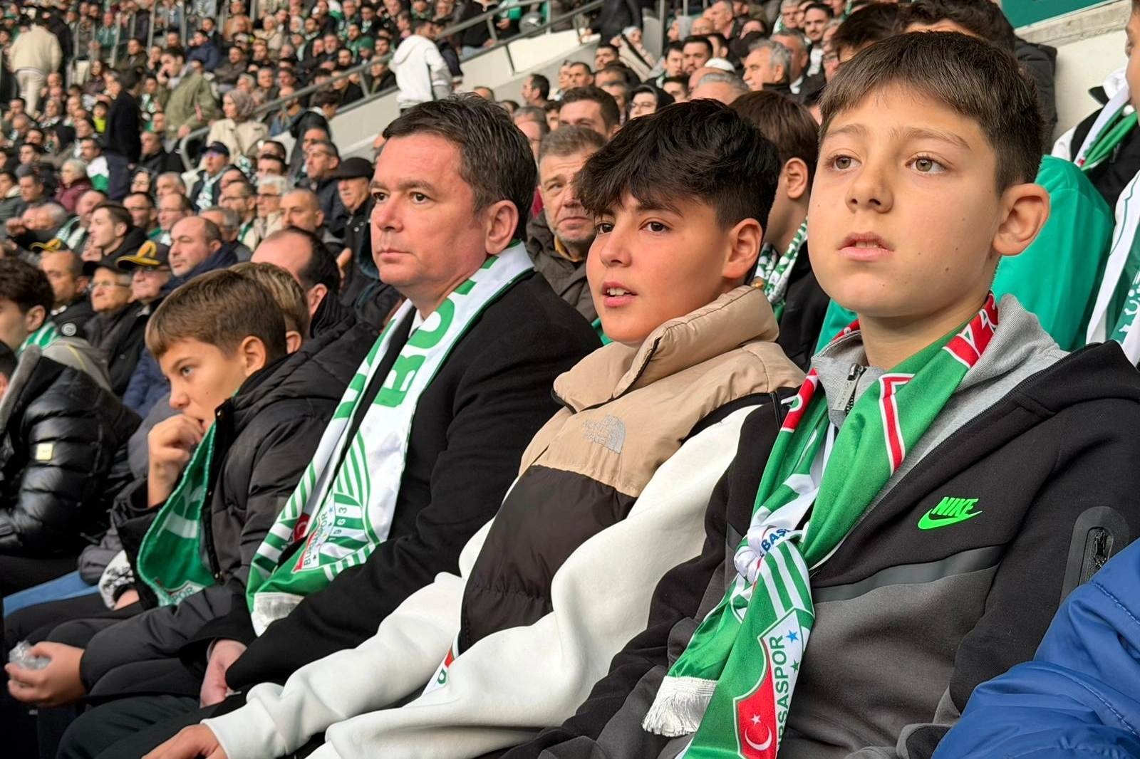 Erkan Aydın Çocuklarla Bursaspor Coşkusunu Tribünde Yaşadı