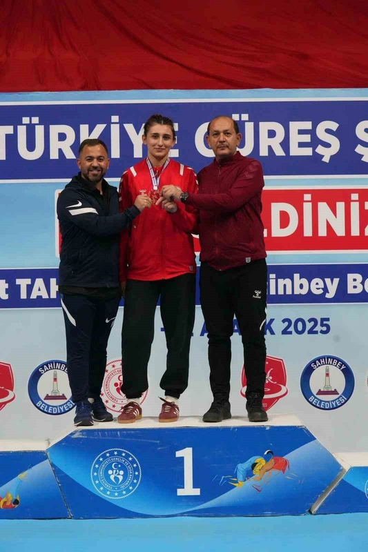 Erzincanlı Elmira Yasin, 76 Kiloda Türkiye Şampiyonu