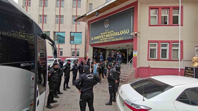 Erzurum Polisi Göçmen Kaçakçılığı Operasyonunda 73 Kişiyi Yakaladı