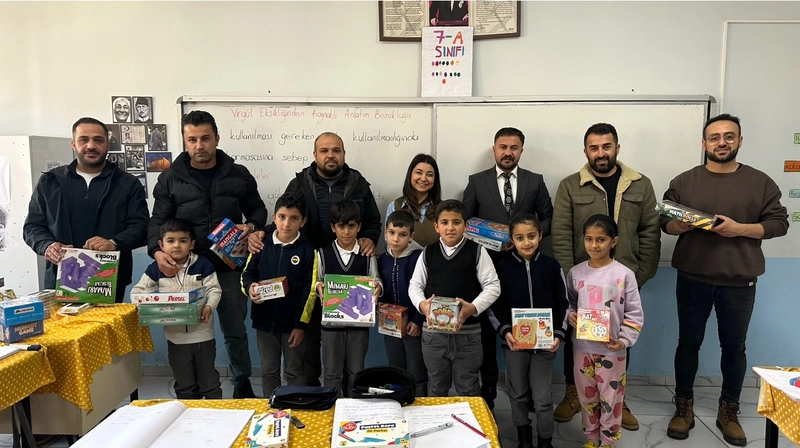 Yüksekova’da 16 Okula Eğitim ve Zeka Oyunu Setleri Hediye Edildi