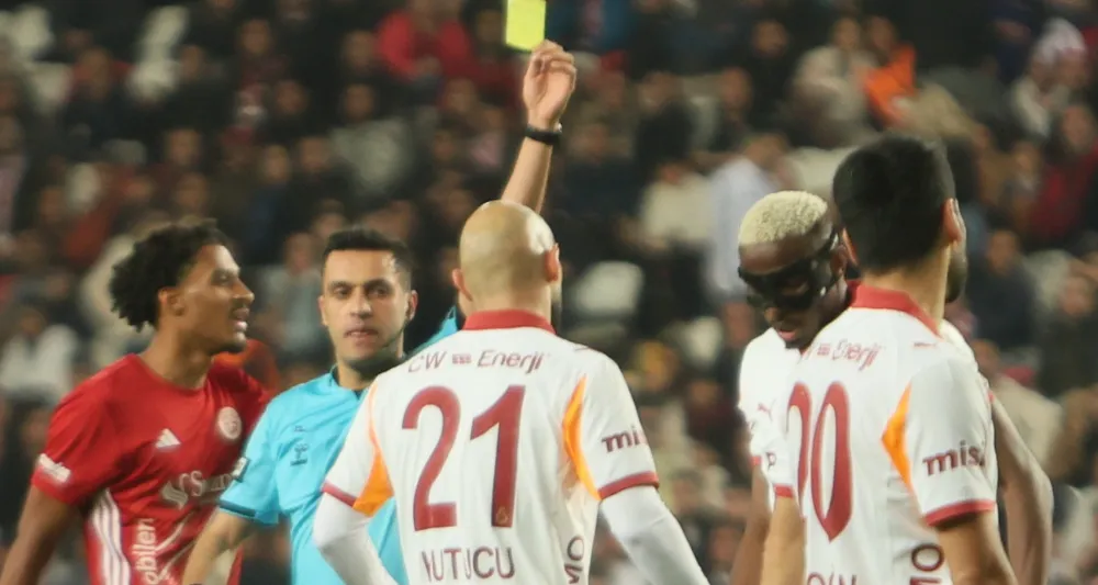 Victor Osimhen cezalı duruma düştü