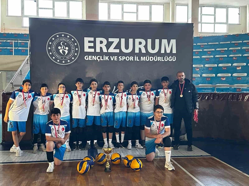 Oltu Cumhuriyet Ortaokulu, Yıldızlar Voleybol İl Birinciliğinde Şampiyon Oldu