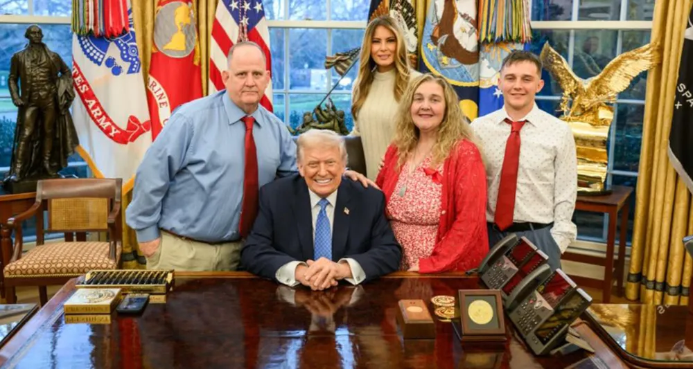 Trump, silahlı saldırıdan ağır yaralı olarak kurtulan Ulusal Muhafız askerinin ailesini ağırladı