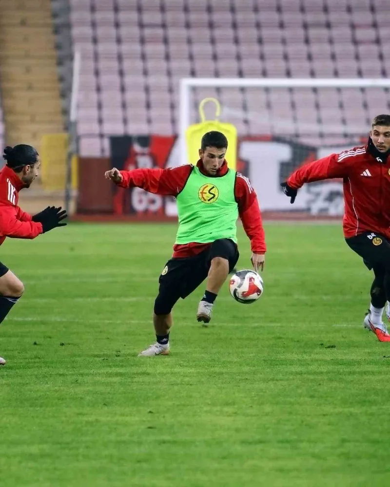 Eskişehirspor, Karşıyaka maçı için hazırlıklarını sürdürüyor