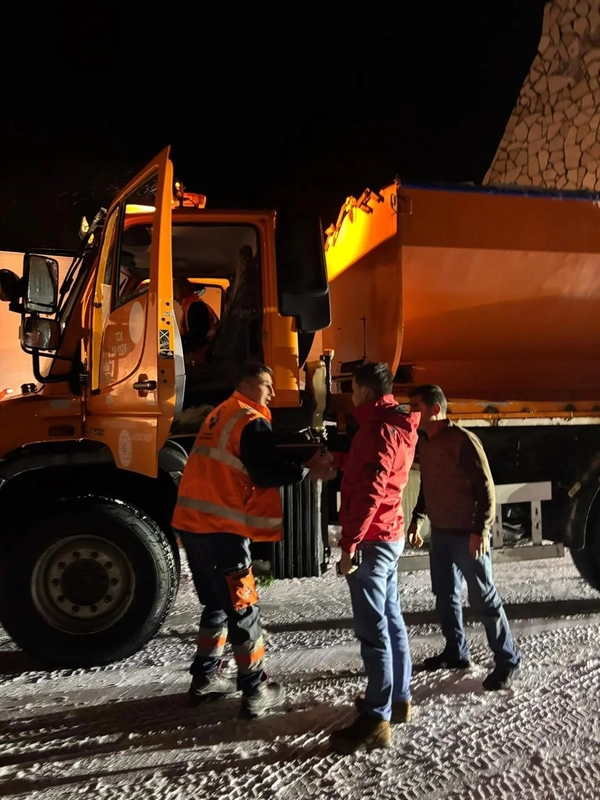 Van-Bahçesaray yolunda 3 bin rakımlı Karabet Geçidi